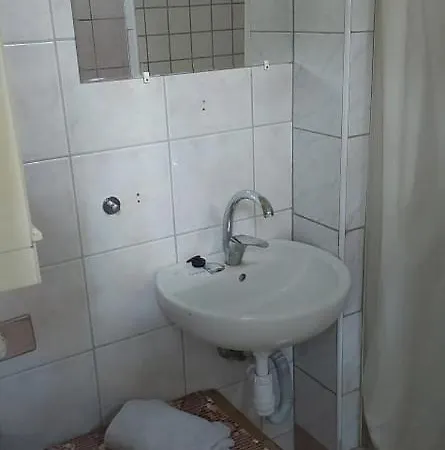 Pensjonat Badacsonyi Kedvezoe Aras -Tora Nyilo Privat Berlemeny *