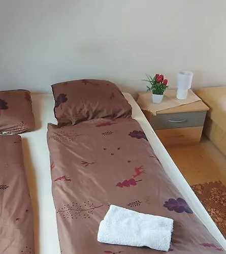 Kekturas-tora Nyilo Badacsonyi Privat Berlemeny باداتشونيتوماي